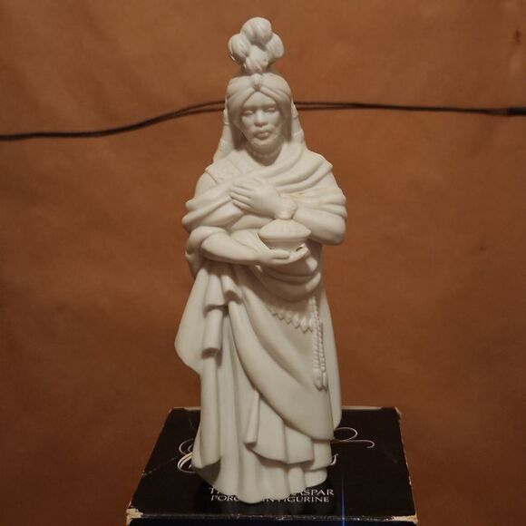 Avon 1982 The Nativity Collectibles The MAGI Kaspar Porcelain Figurine - Picture 1 of 8